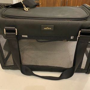 Arlo Skye Pet Carrier
